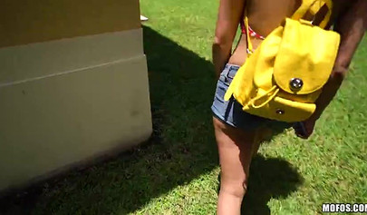 Cecilia Lion takes off her shirt to make a quick buck