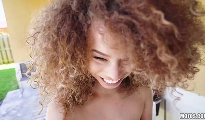 Cecilia Lion takes off her shirt to make a quick buck