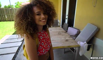 Cecilia Lion takes off her shirt to make a quick buck