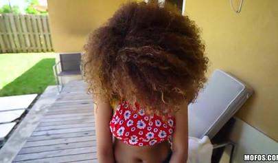 Cecilia Lion takes off her shirt to make a quick buck