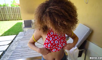 Cecilia Lion takes off her shirt to make a quick buck