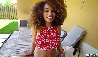 Cecilia Lion takes off her shirt to make a quick buck