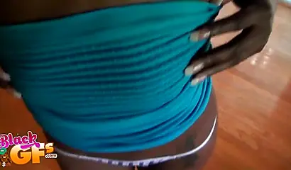 Mesmerizing black babe gets down on her knees to suck dick
