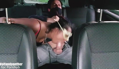 Beauty gives a blowjob to her man in the back seat