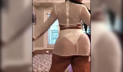 Black gal with amazing body twerks in front of the camera over and over for you