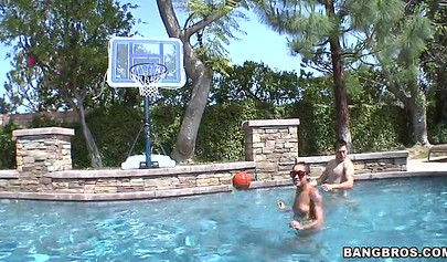 Brown babe gets out of the pool to have some fun sucking cock right next to it