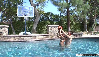 Brown babe gets out of the pool to have some fun sucking cock right next to it