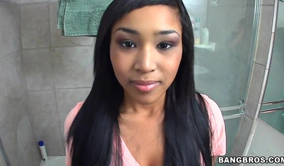 Black babe with a cute face and a hot body wants to fuck and she wants to fuck now