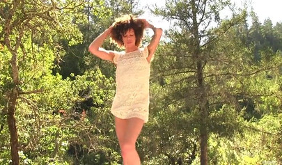 Hairy ebony beauty spreads her legs and rubs up on that pussy in the outdoors