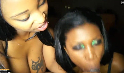 两个厚实的乌木玛莎拉蒂和樱花给了一个惊人的双口交 POV