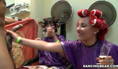 Hot party where ebony babes come to suck on cock