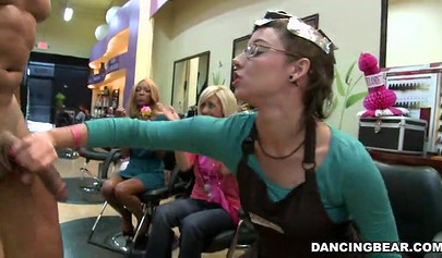 Hot party where ebony babes come to suck on cock