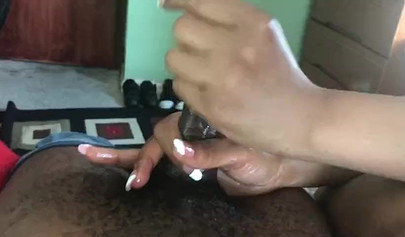 Black babe shows us how to jerk off her boyfriend
