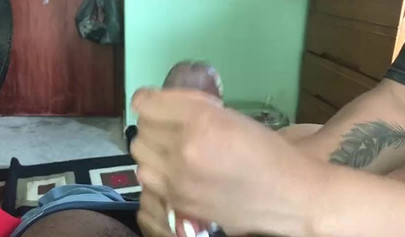 Black babe shows us how to jerk off her boyfriend