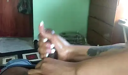 Black babe shows us how to jerk off her boyfriend