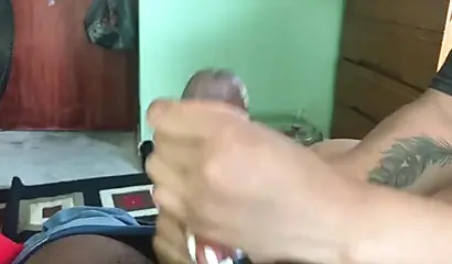 Black babe shows us how to jerk off her boyfriend