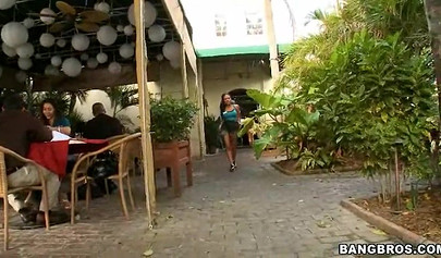 Big booty white and black girls chilling at restaurant passing some free BJs