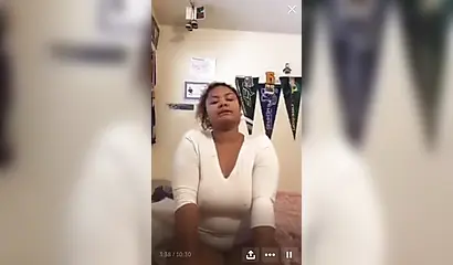 Big booty black gal bends over and twerks that big fat booty nicely for cam show