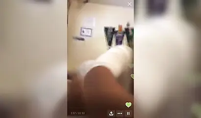 Big booty black gal bends over and twerks that big fat booty nicely for cam show