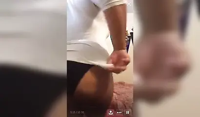 Big booty black gal bends over and twerks that big fat booty nicely for cam show