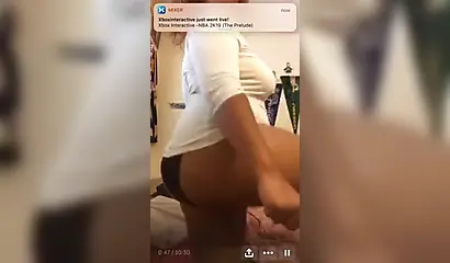 Big booty black gal bends over and twerks that big fat booty nicely for cam show