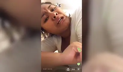 Big booty black gal bends over and twerks that big fat booty nicely for cam show