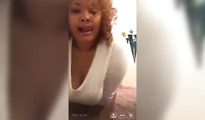 Big booty black gal bends over and twerks that big fat booty nicely for cam show