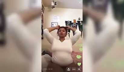 Big booty black gal bends over and twerks that big fat booty nicely for cam show