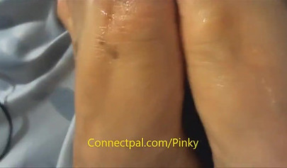 Thick ebony amateur with monster curves shows her body and rides a dildo on cam