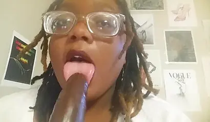Nerdy black girl with big ass has some fun in her webcam show as she masturbates