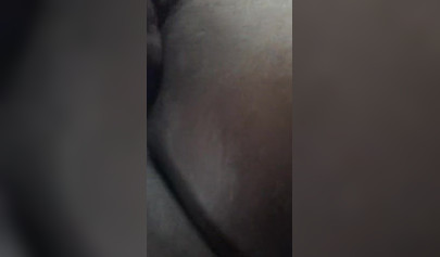 BBW black amateur seduces her Uber driver an masturbates by rubbing her pussy