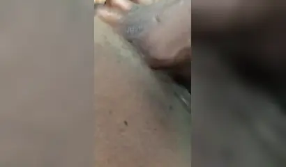 BBW black amateur seduces her Uber driver an masturbates by rubbing her pussy