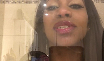 Black amateur stripper kisses the glass and is horny while under the shower