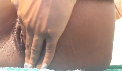 Luscious black babe with sexy curves spreads her legs on live cams to masturbate