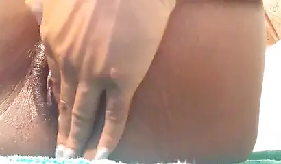 Luscious black babe with sexy curves spreads her legs on live cams to masturbate