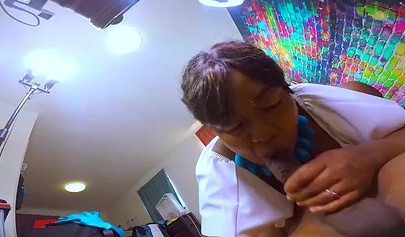 Fat ass babe sits on her husband's face before demanding hard finger fucking