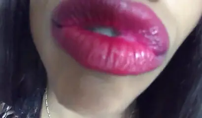 Stunning black amateur in stocking and high heels is showing her gorgeous legs