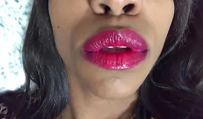 Stunning black amateur in stocking and high heels is showing her gorgeous legs