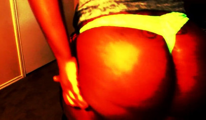 Babe with massive ass shows off that bubble butt and gets cum on her cheeks