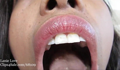 Black babe with gorgeous legs shows off her body in amazing solo video at home