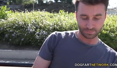 Black babe seduces a guy and takes his rod up her ass before receiving a facial