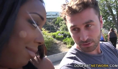 Black babe seduces a guy and takes his rod up her ass before receiving a facial