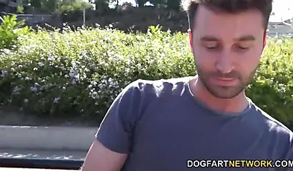 Black babe seduces a guy and takes his rod up her ass before receiving a facial