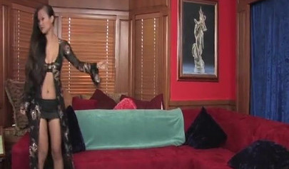 Black teen slut gives a proper massage by stroking a dick and making it cum