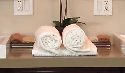 Exotic ebony Leilani Leeanne gives a sensual massage and a blowjob before fucking