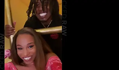 Мулатка издалека видит негра с огромным членом