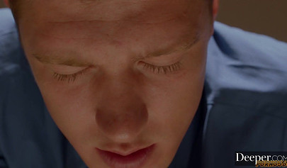 Rubia cachonda pone los cuernos a su marido y lo engaña