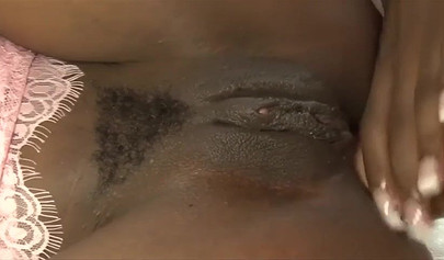 Minyon zenci Sarah Banks toplu sekse katılıyor