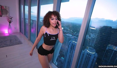 Willow Ryder sucks a giant cock and gives rimjob