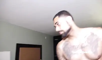 Amateur ebony girl is getting screwed close-up in a hotel room